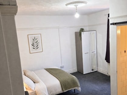 Room in a Shared House, Carlton Road, S80