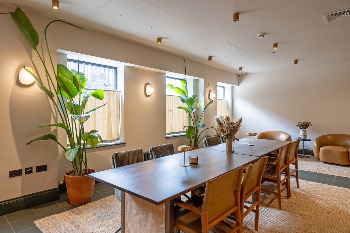 Studio Flat, The James, S1 photo 3