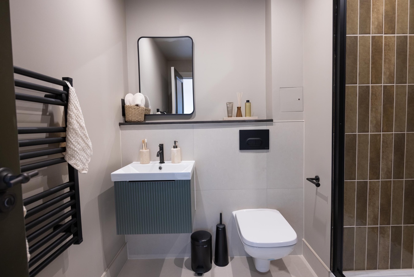 Studio Flat, The James, S1 photo 3