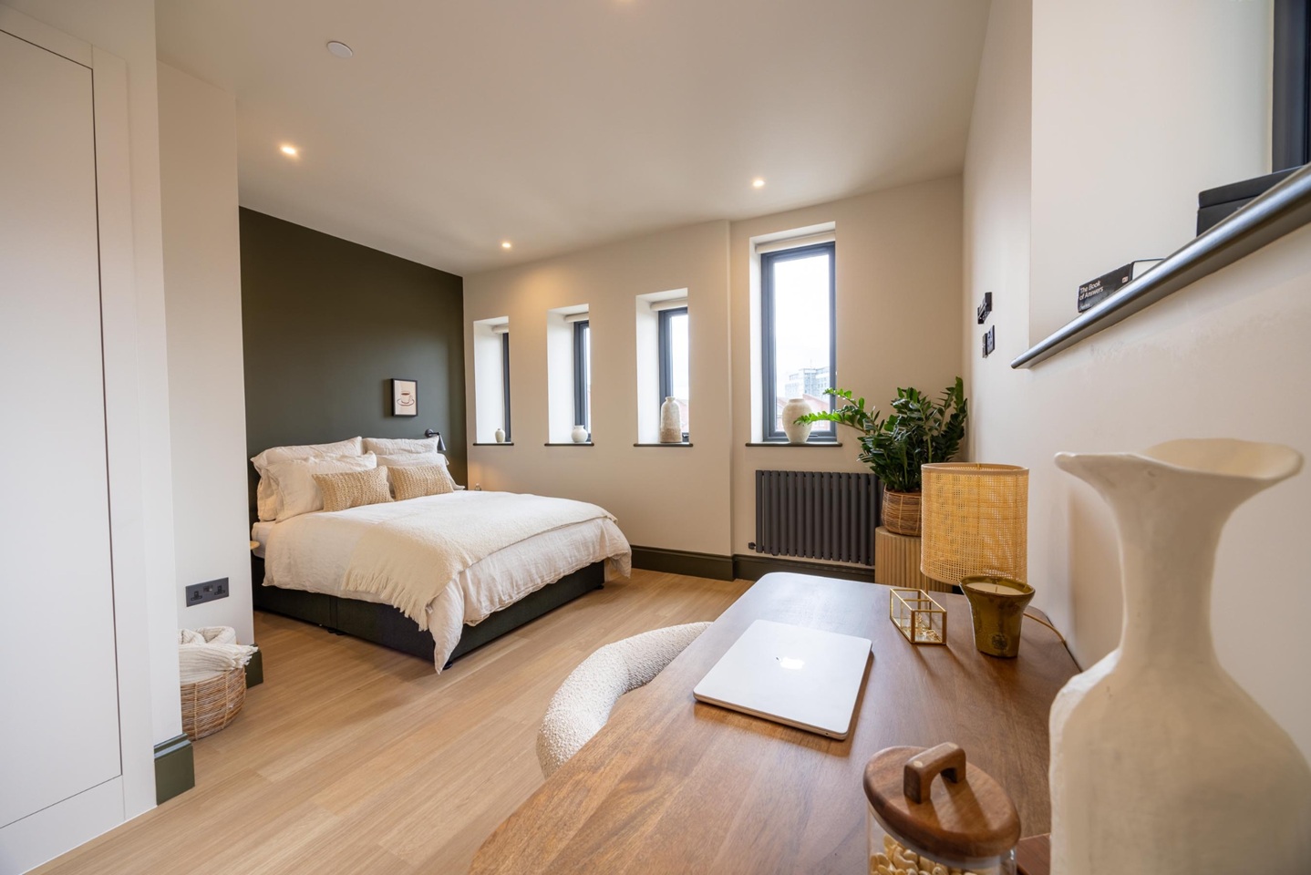 Studio Flat, The James, S1