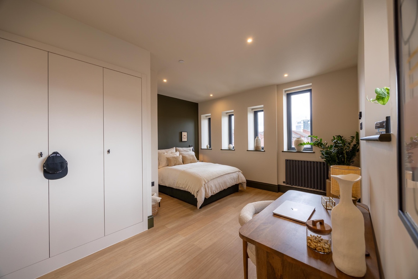 Studio Flat, The James, S1 photo 4
