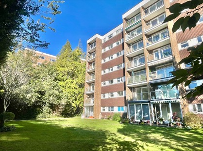 2 Bed Flat, Woodlands, BH13