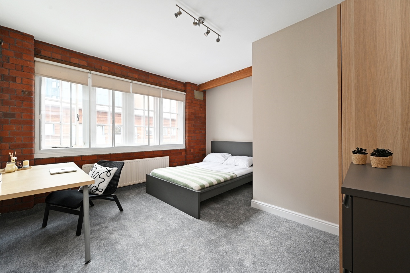 5 Bed Flat, Bells Square, S1 photo 2