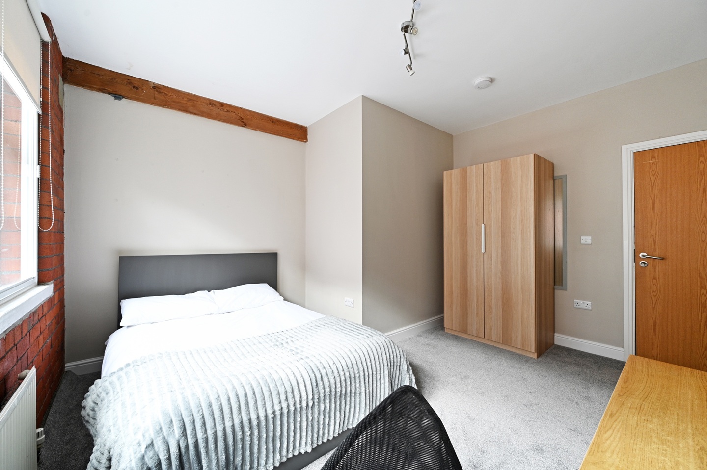 5 Bed Flat, Bells Square, S1 photo 4