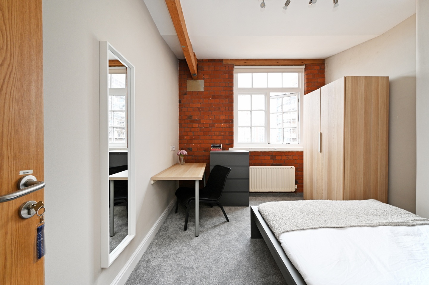 5 Bed Flat, Bells Square, S1 photo 5