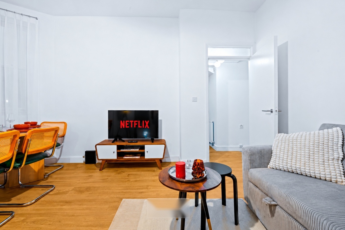 2 Bed Flat, West Cromwell Road, SW5 photo 3