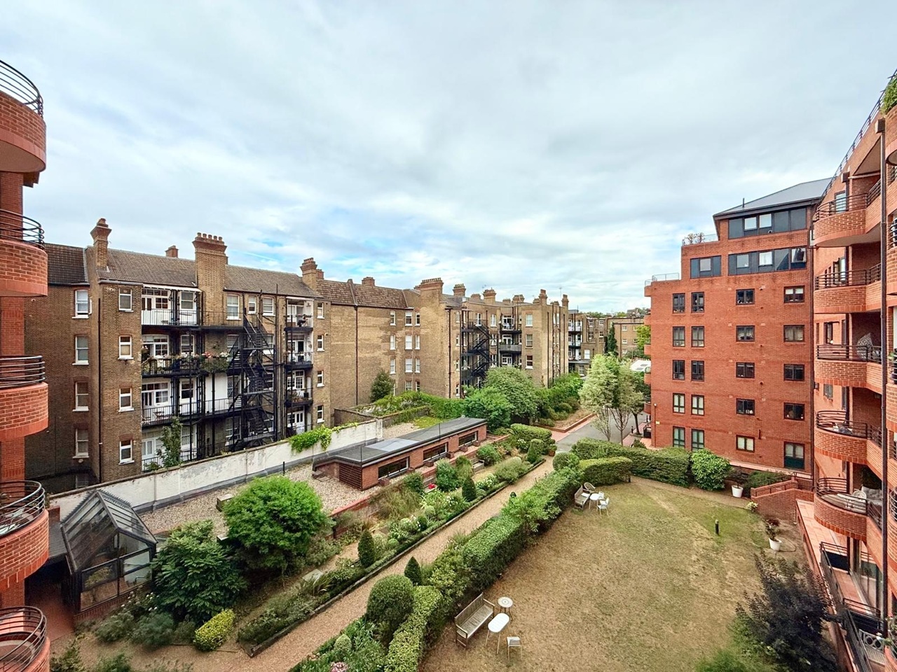 2 Bed Flat, Huntsmore House, W8 photo 4