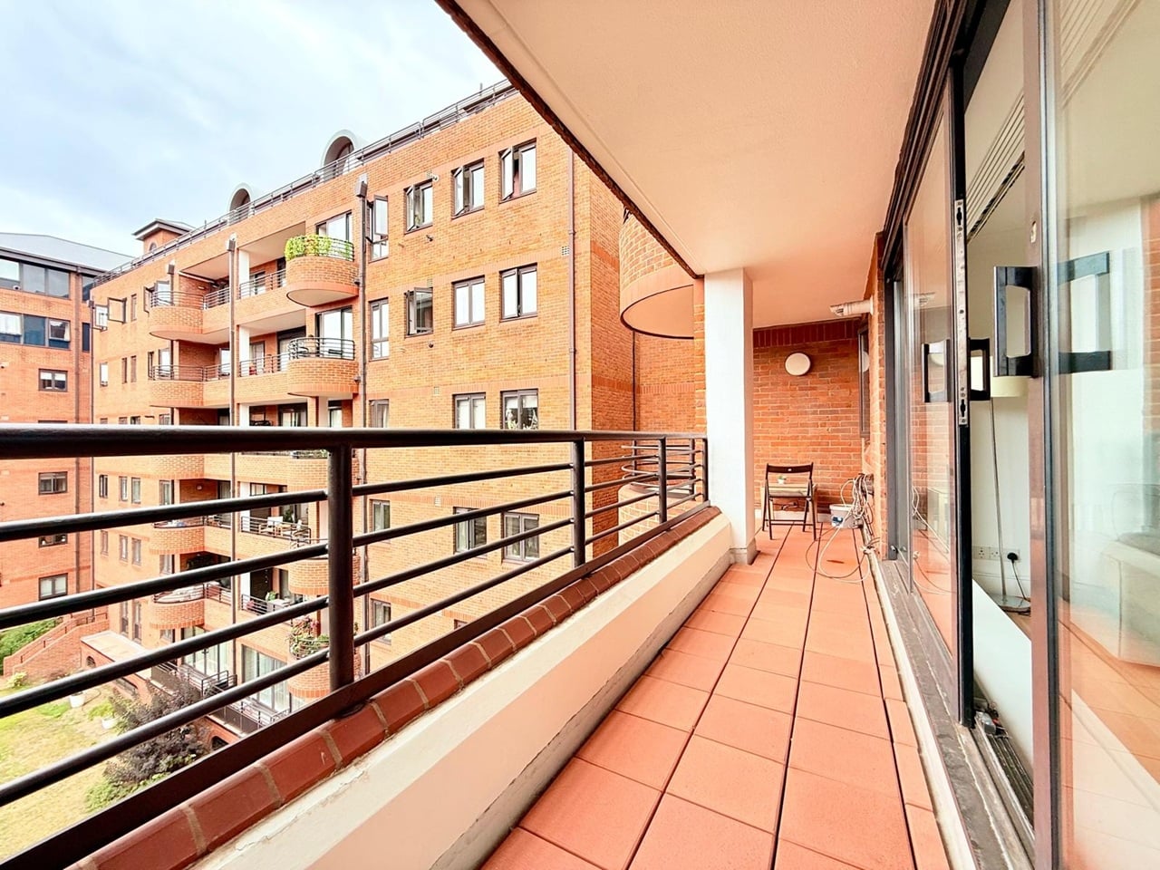 2 Bed Flat, Huntsmore House, W8 photo 5
