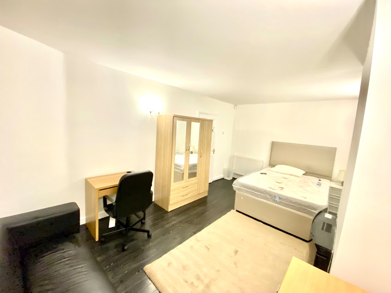 Room in a Shared House, Wallbank Road, B8