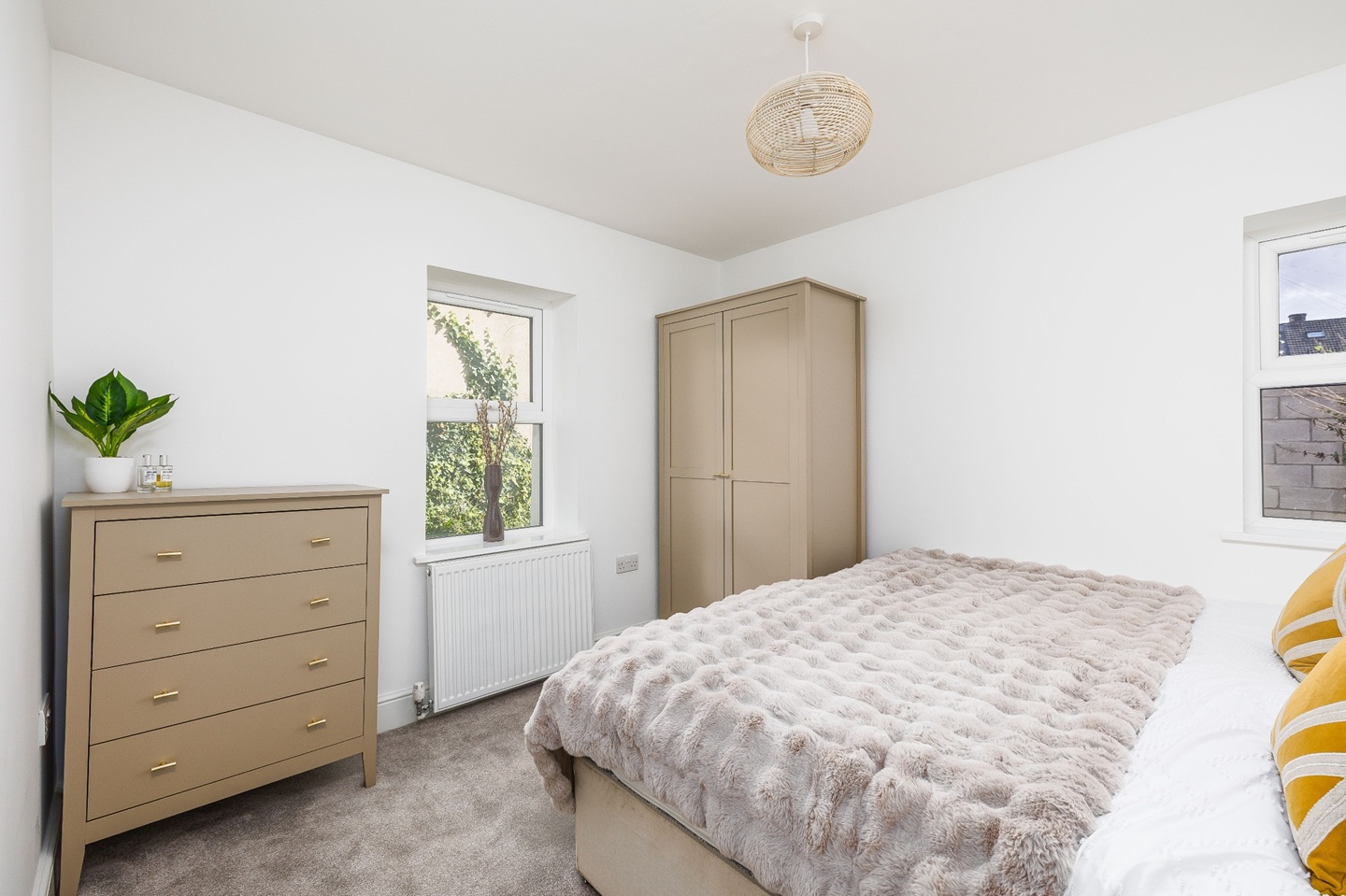 2 Bed Flat, Newport Road, CF24 photo 2