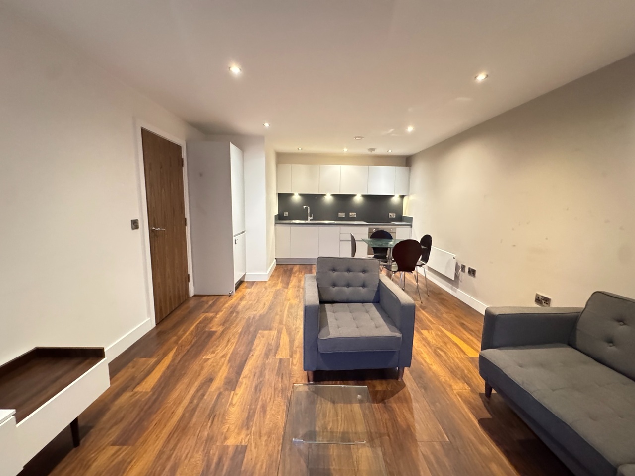 1 Bed Flat, Wilburn Basin, M5 photo 2