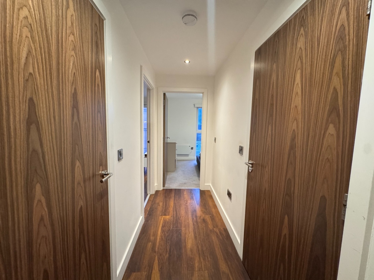 1 Bed Flat, Wilburn Basin, M5 photo 5