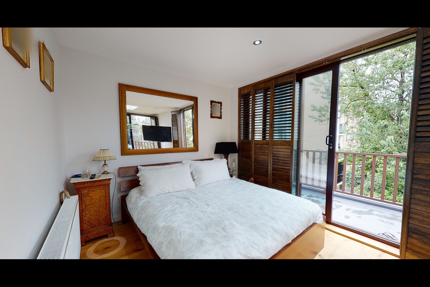 4 Bed Detached House, Hall Place, W2 photo 2