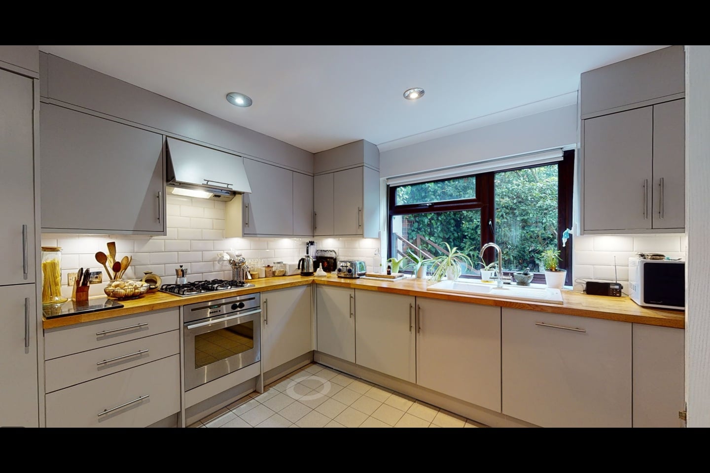 4 Bed Detached House, Hall Place, W2 photo 3