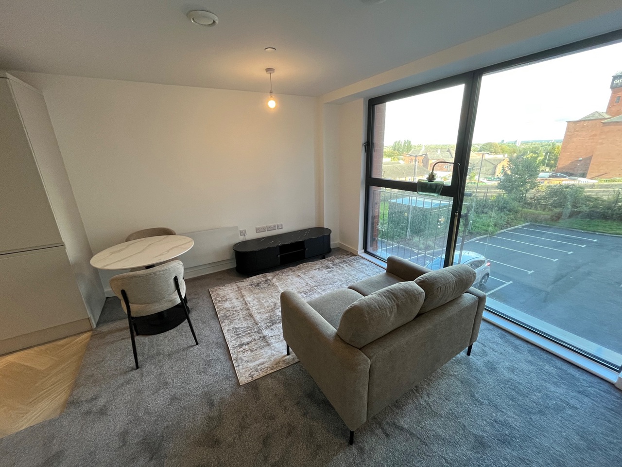 Studio Flat, Willow Court, M6 photo 2