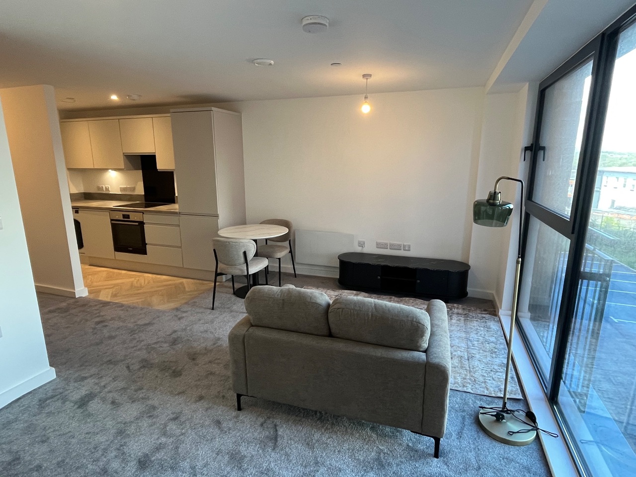 Studio Flat, Willow Court, M6 photo 3
