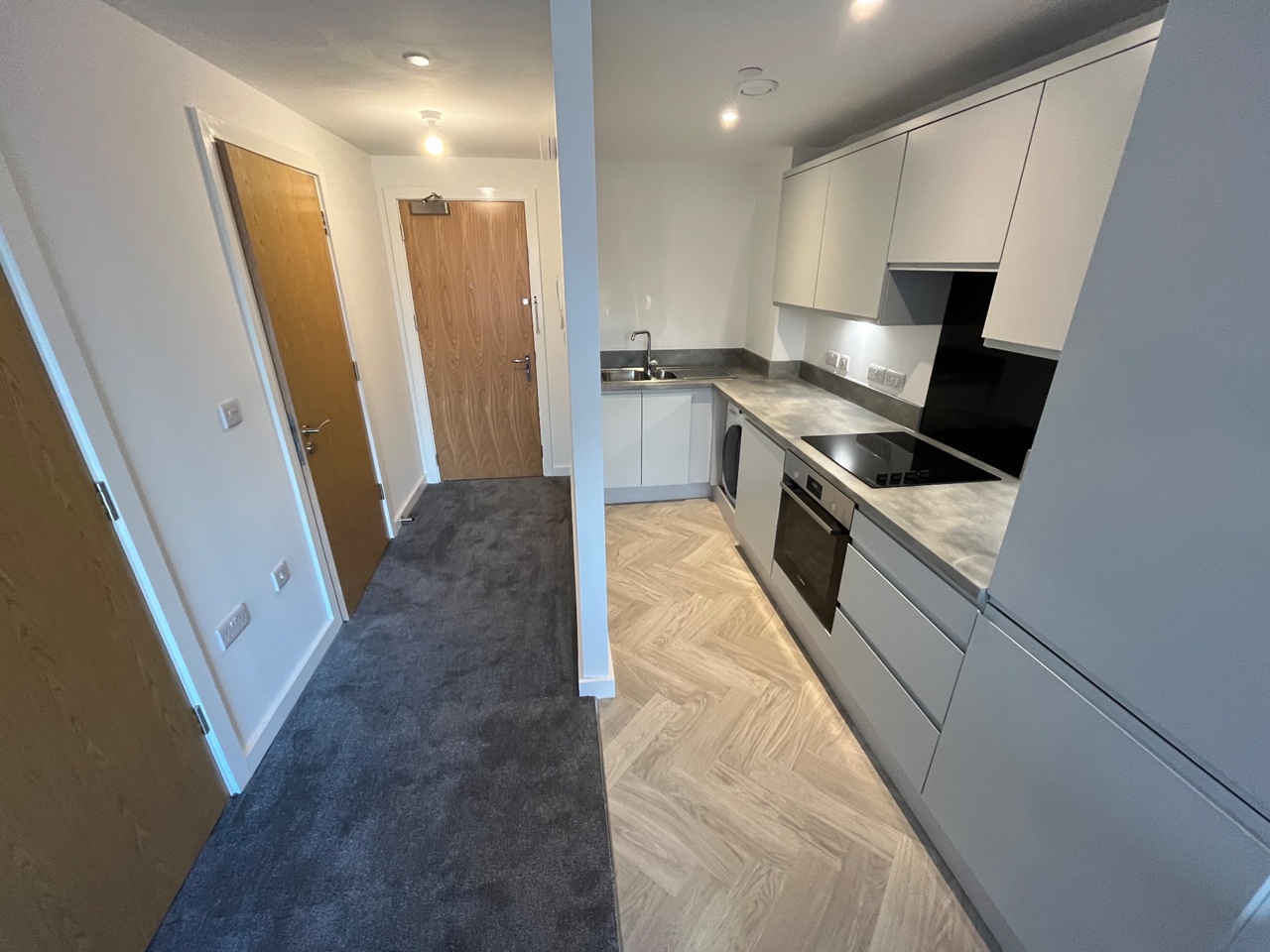Studio Flat, Willow Court, M6 photo 4