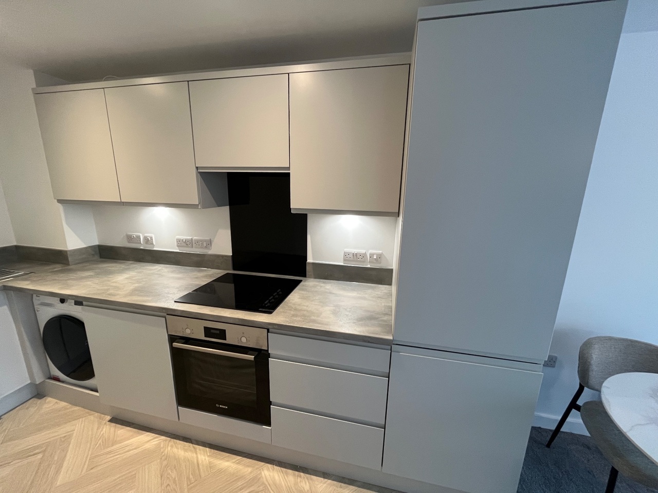 Studio Flat, Willow Court, M6 photo 5