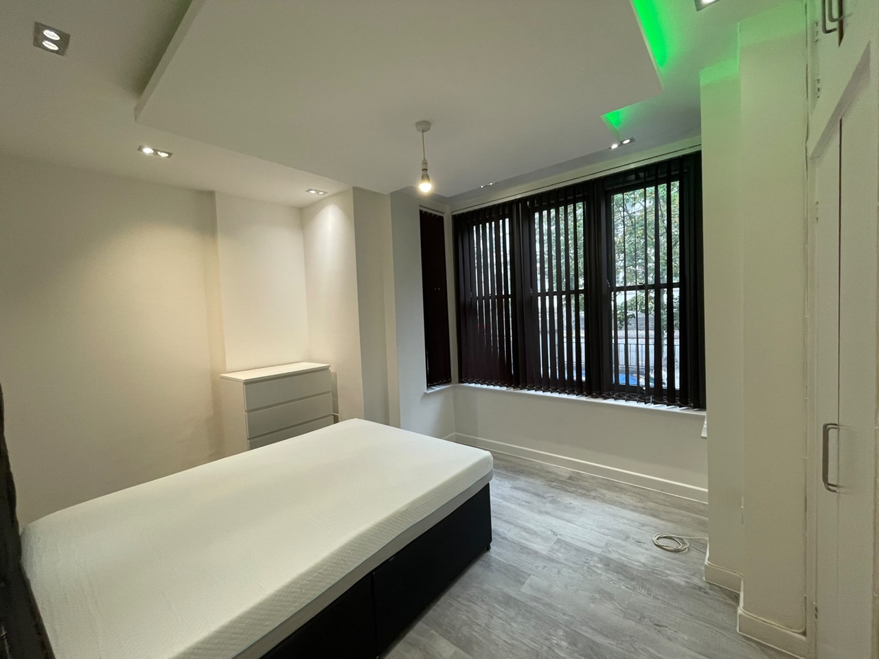 1 Bed Flat, The Parade, CF24 photo 3