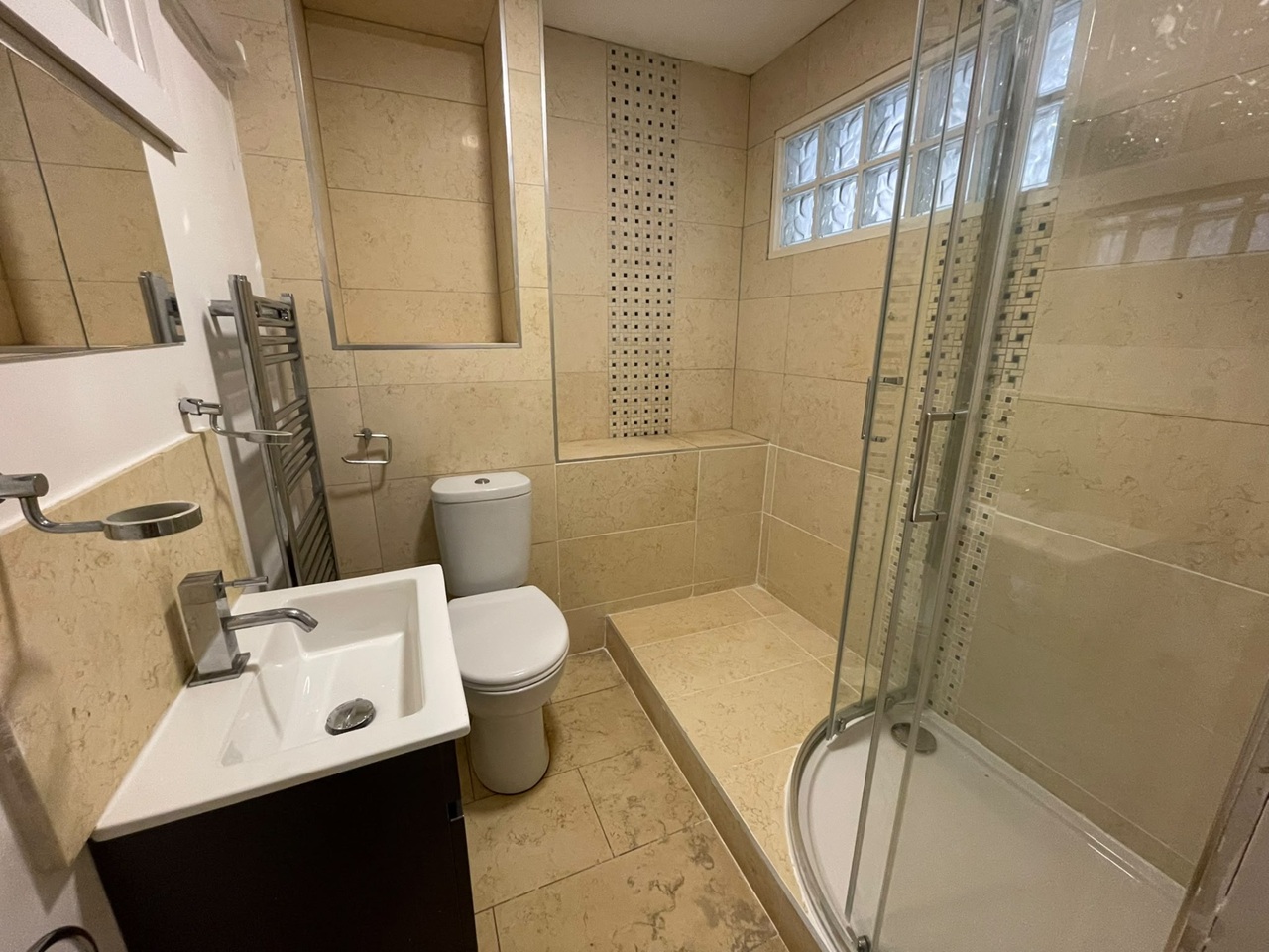 1 Bed Flat, The Parade, CF24 photo 4