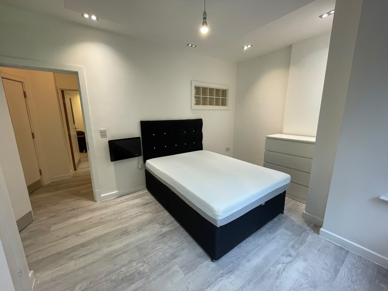 1 Bed Flat, The Parade, CF24 photo 5