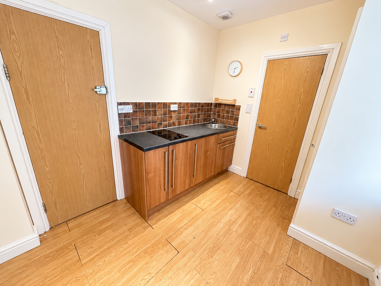 Studio Flat, Richmond Road, CF24 photo 5