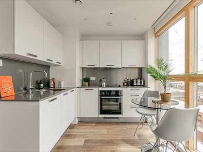 Studio Flat, Queen Street, SL6