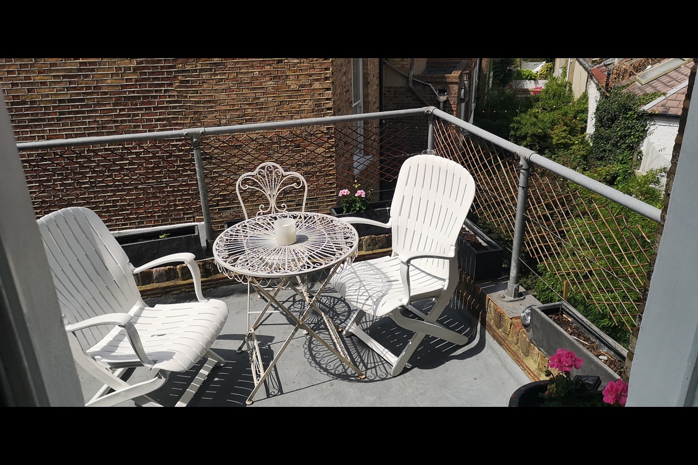 1 Bed Flat, Chesterton Road, W10 photo 2