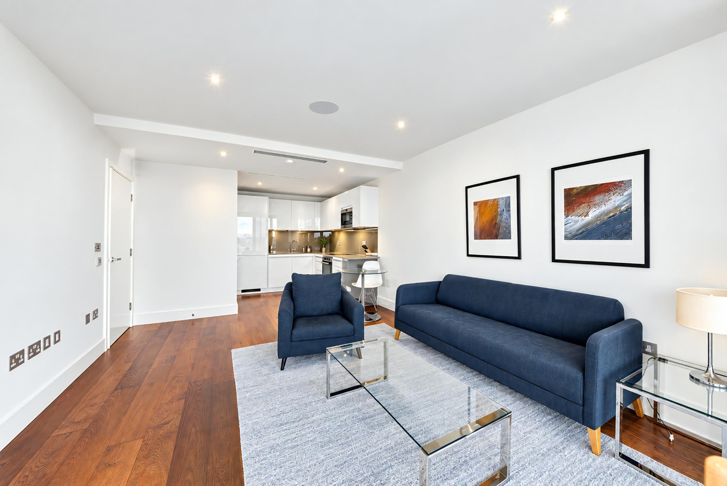 1 Bed Flat, Central Avenue, SW6 photo 2