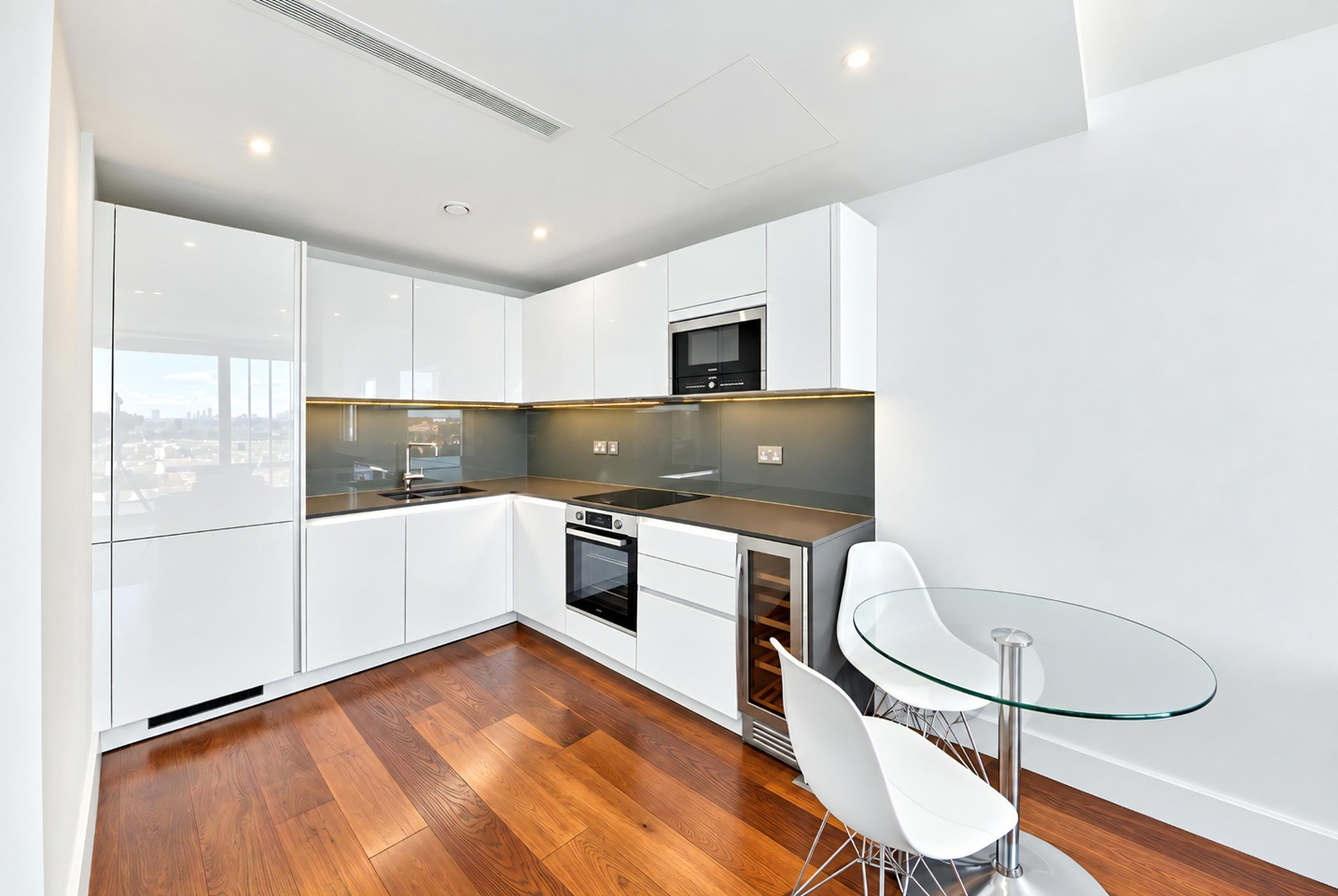 1 Bed Flat, Central Avenue, SW6 photo 5