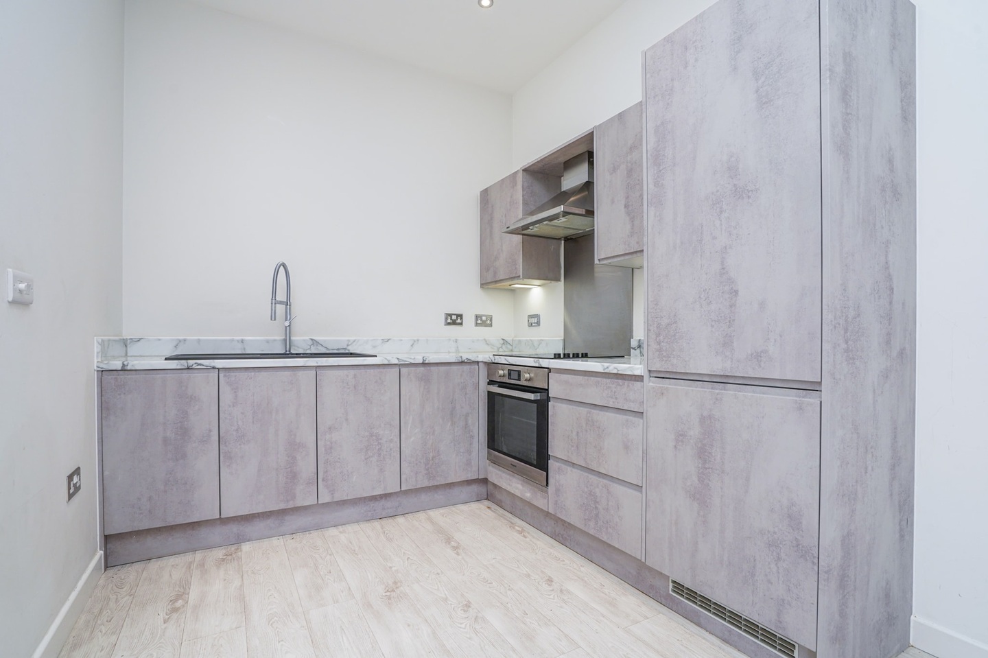 1 Bed Flat, Goodman Street, LS10 photo 2