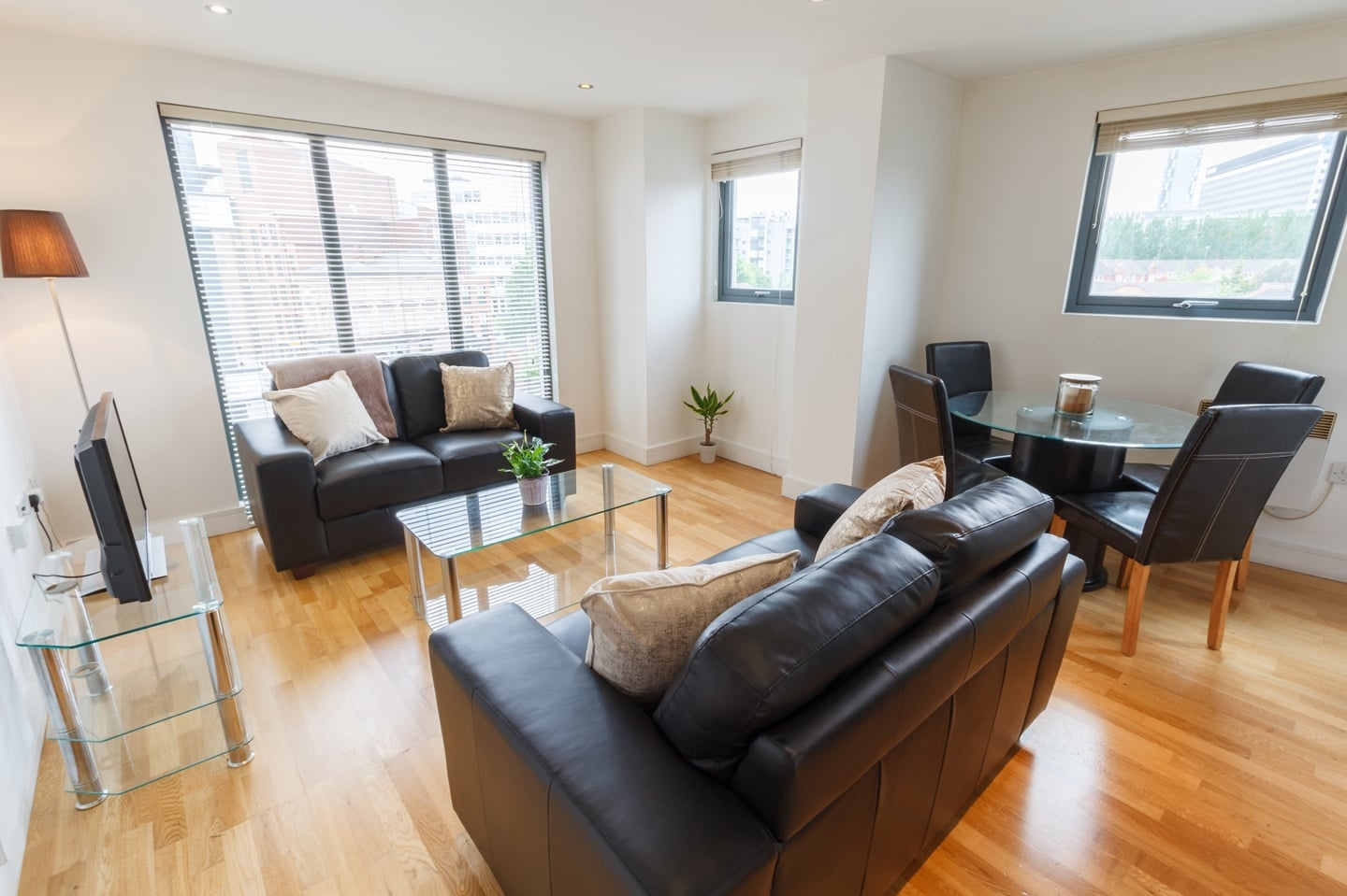 2 Bed Flat, Marlborough St, L3 photo 2