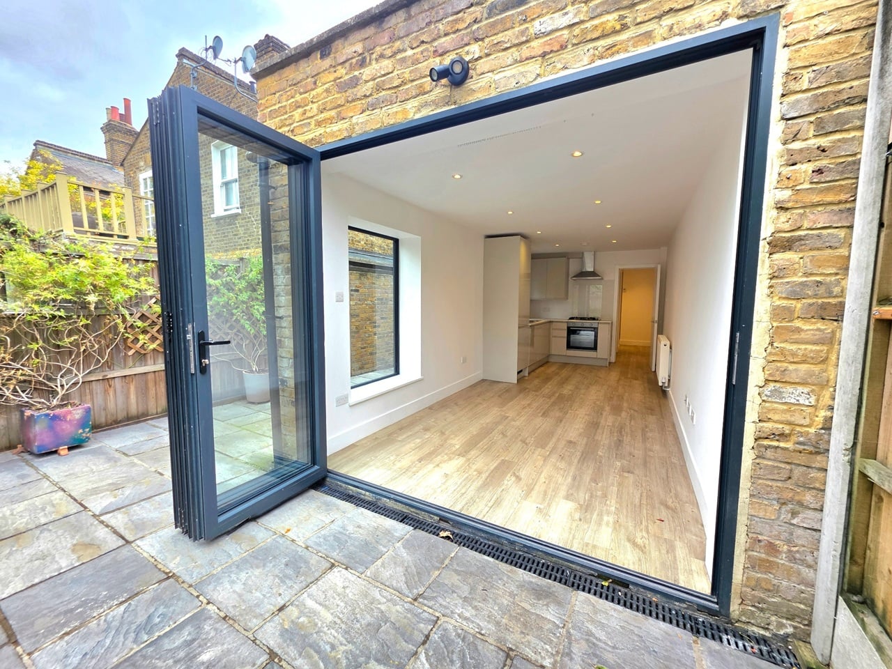 2 Bed Flat, Clarence Road, NW6 photo 3