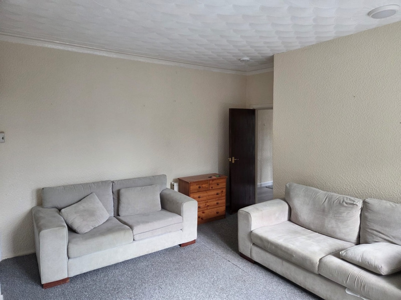 3 Bed Flat, Stacey Road, CF24 photo 4