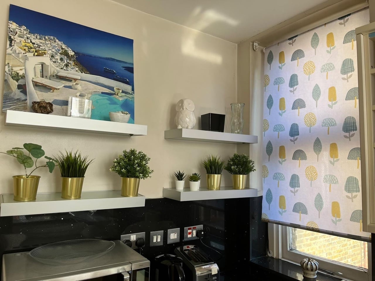1 Bed Flat, Wendover House, W1U photo 2