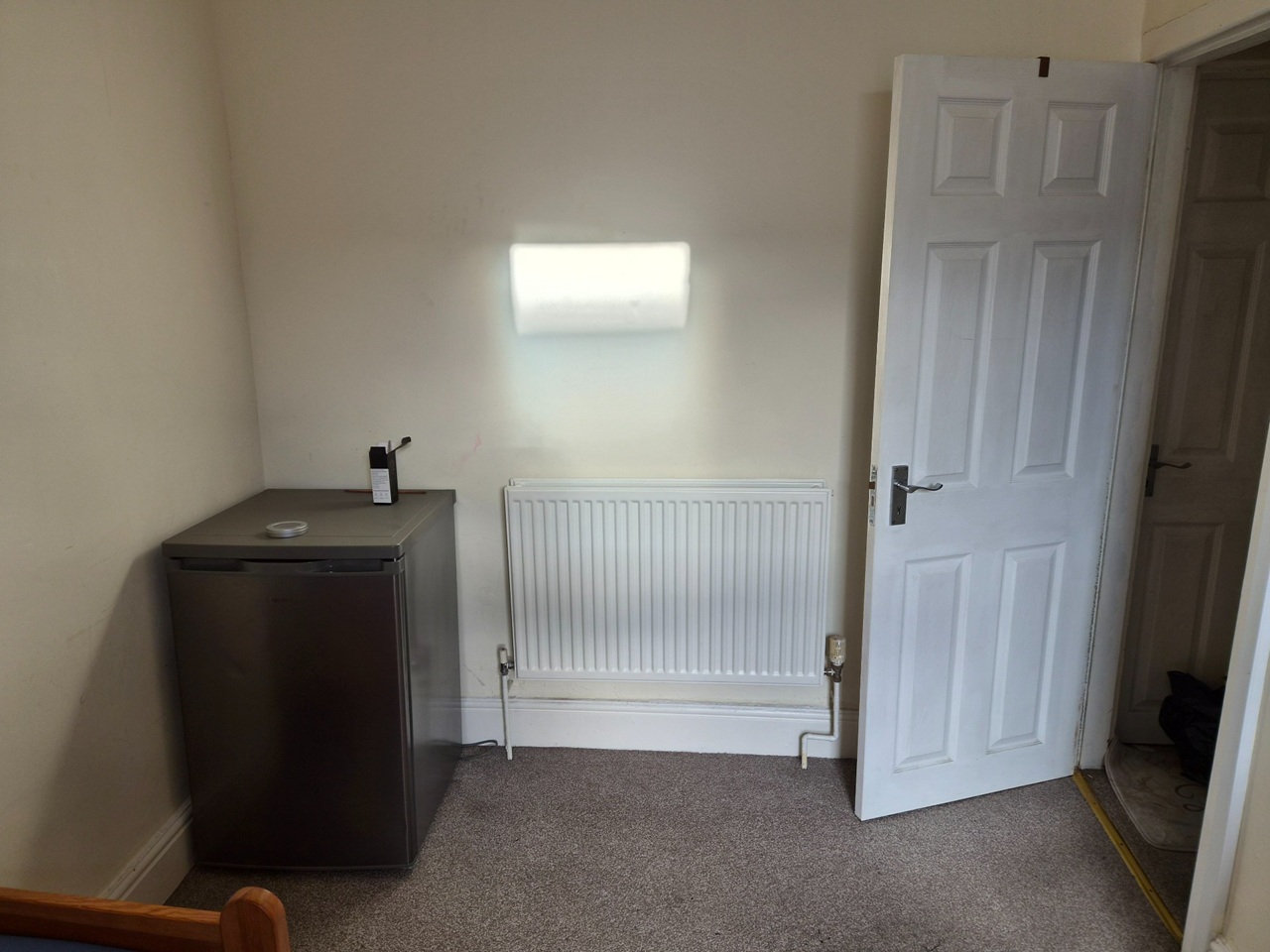 Room in a Shared Flat, Mirfield St, L6