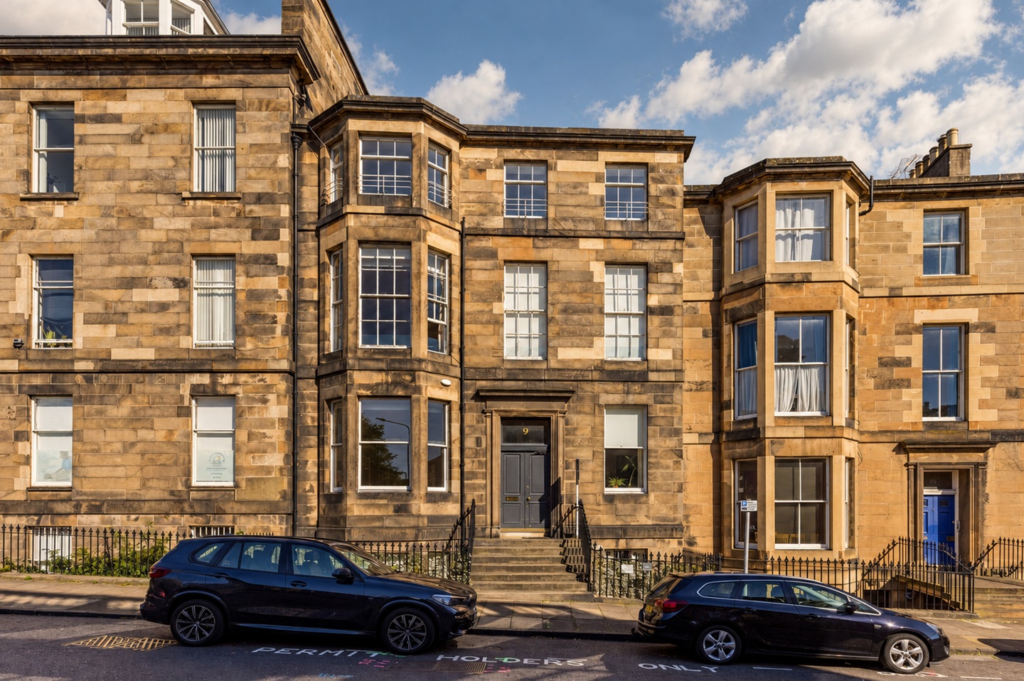 1 Bed Flat, Rosebery Crescent, EH12 photo 2