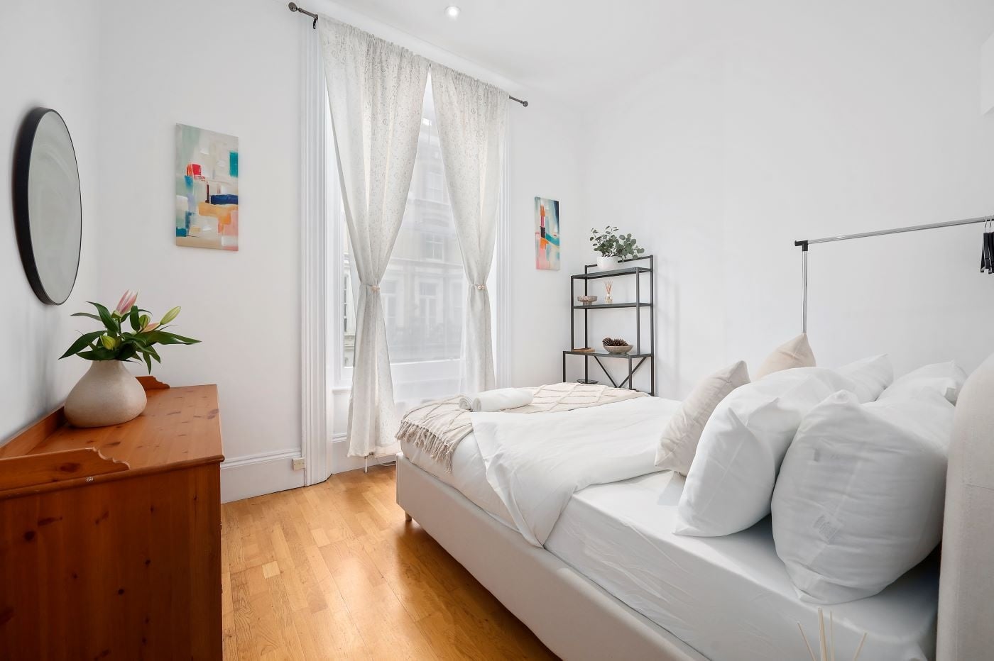 1 Bed Flat, Cheniston Gardens, W8 photo 2