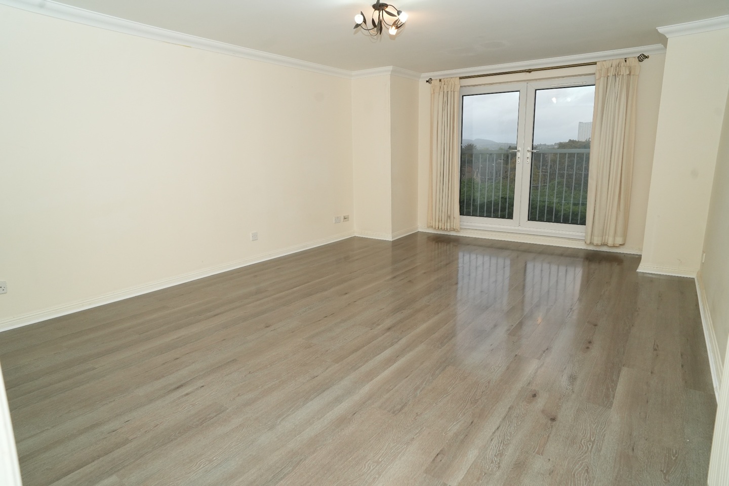2 Bed Flat, Randolph Gate, G11 photo 3