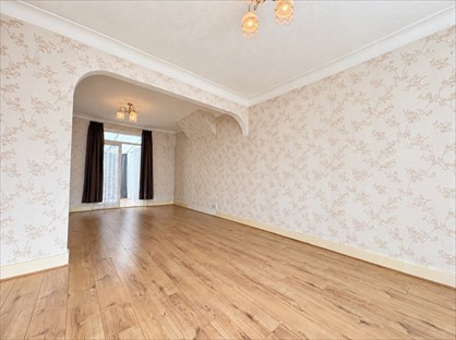 4 Bed Terraced House, Clinton Crescent, IG6