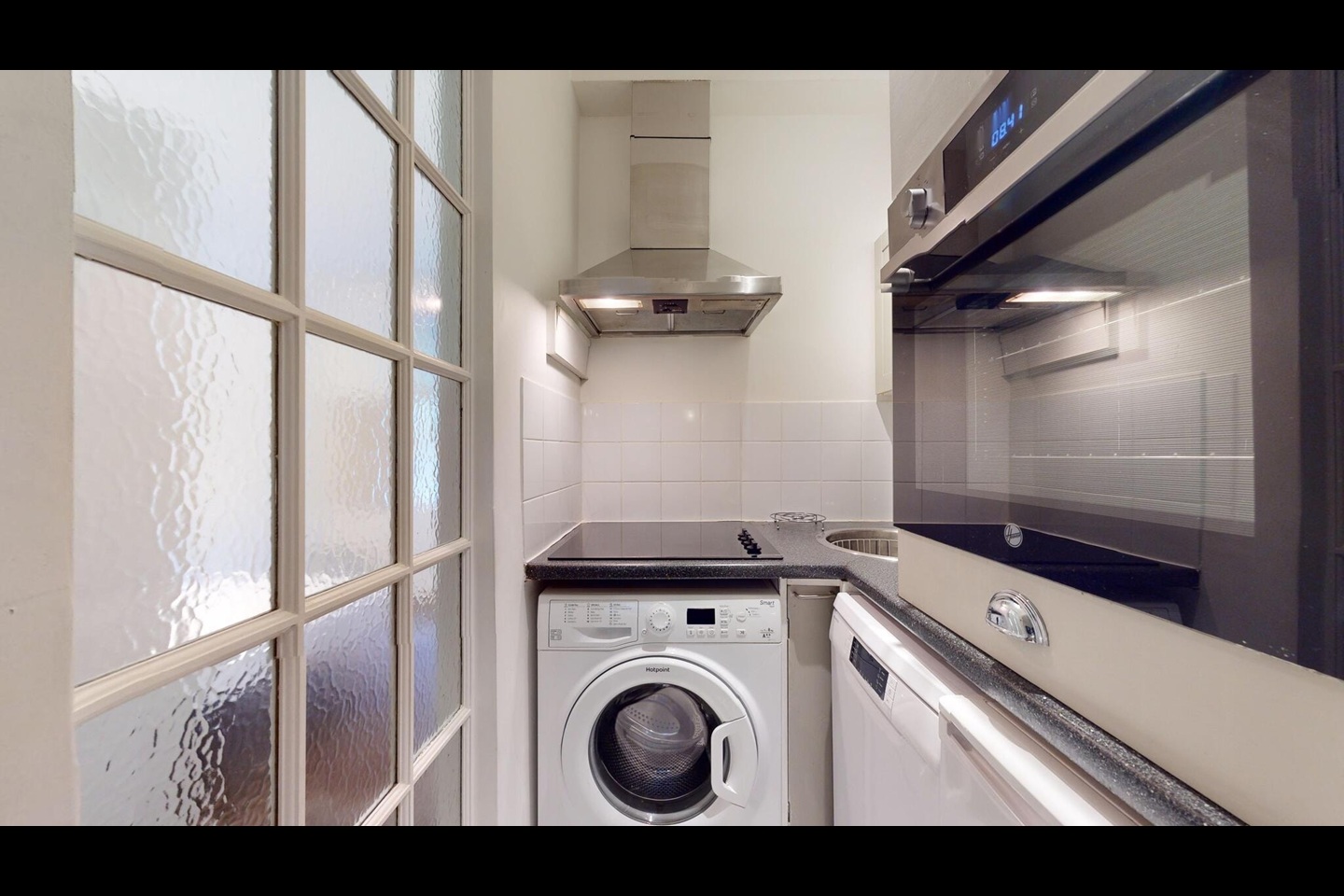 1 Bed Flat, Martlett Court, WC2B photo 2