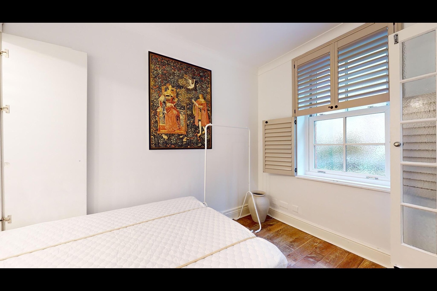 1 Bed Flat, Martlett Court, WC2B photo 3