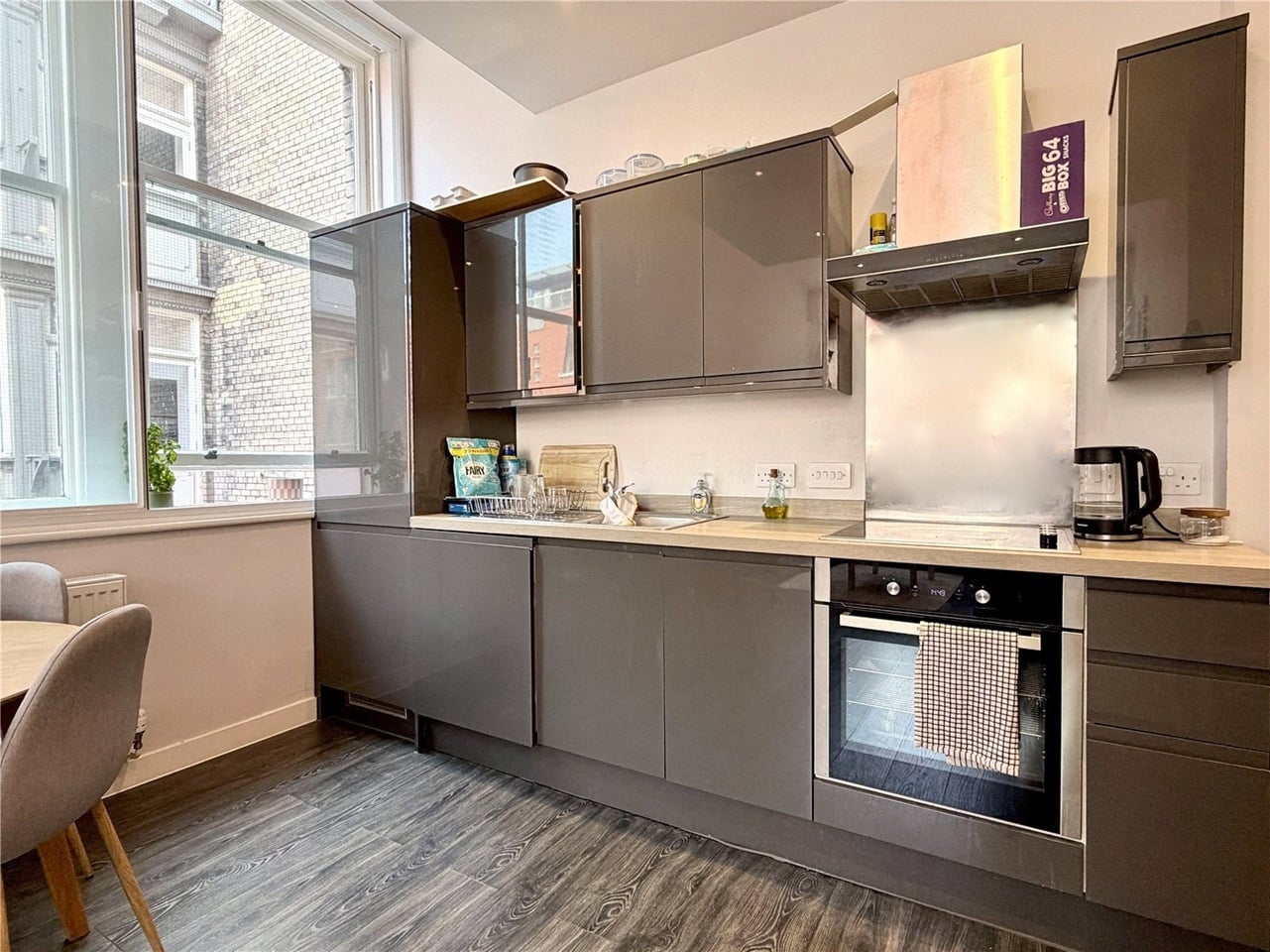 1 Bed Flat, Orleans House, L3 photo 2