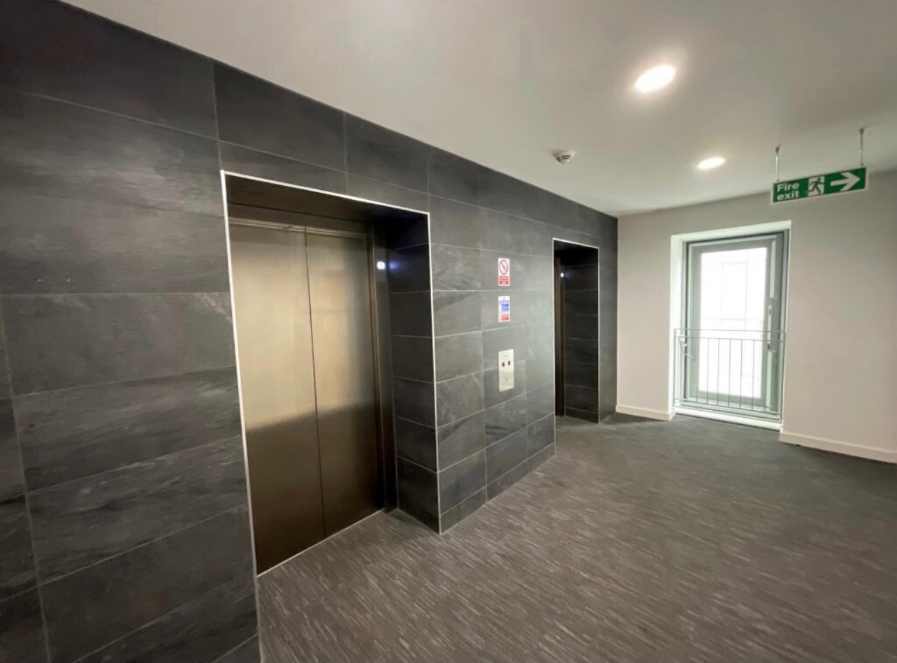 1 Bed Flat, Michigan Point Tower A, M50 photo 3