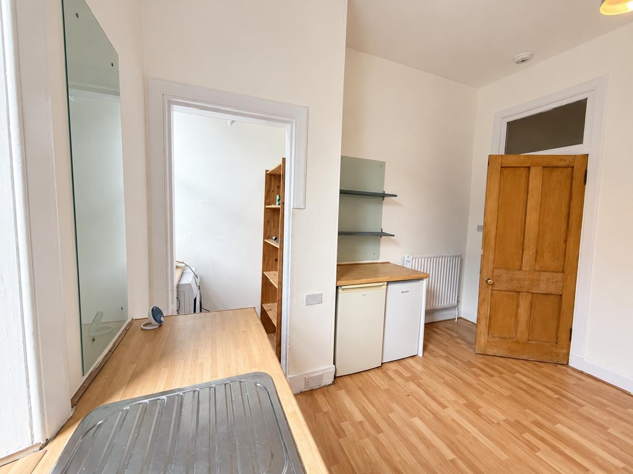 2 Bed Flat, Cartvale Rd, G42 photo 3