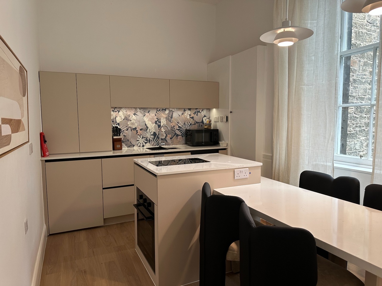 2 Bed Flat, George Iv Bridge, EH1 photo 4