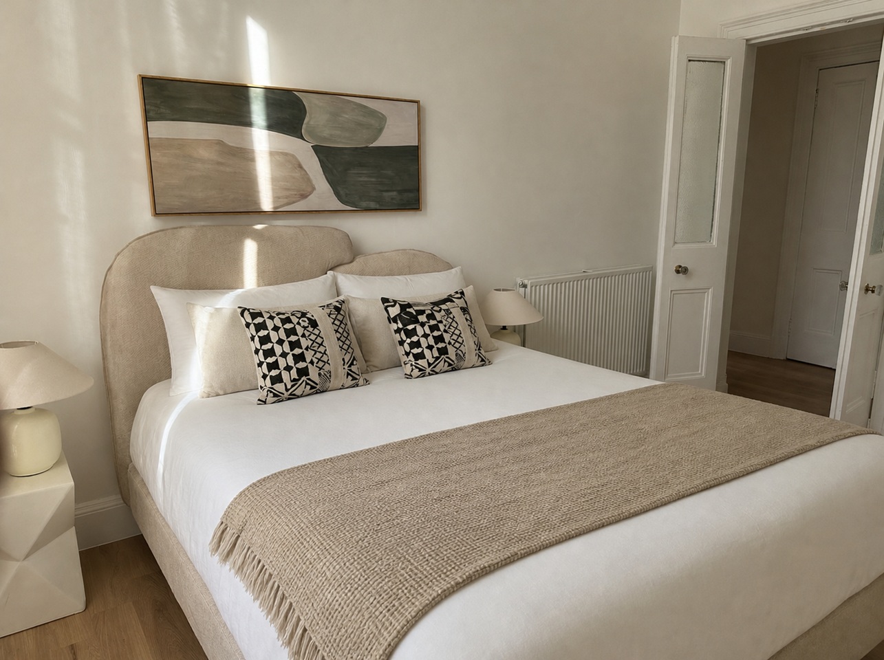 2 Bed Flat, George Iv Bridge, EH1 photo 5
