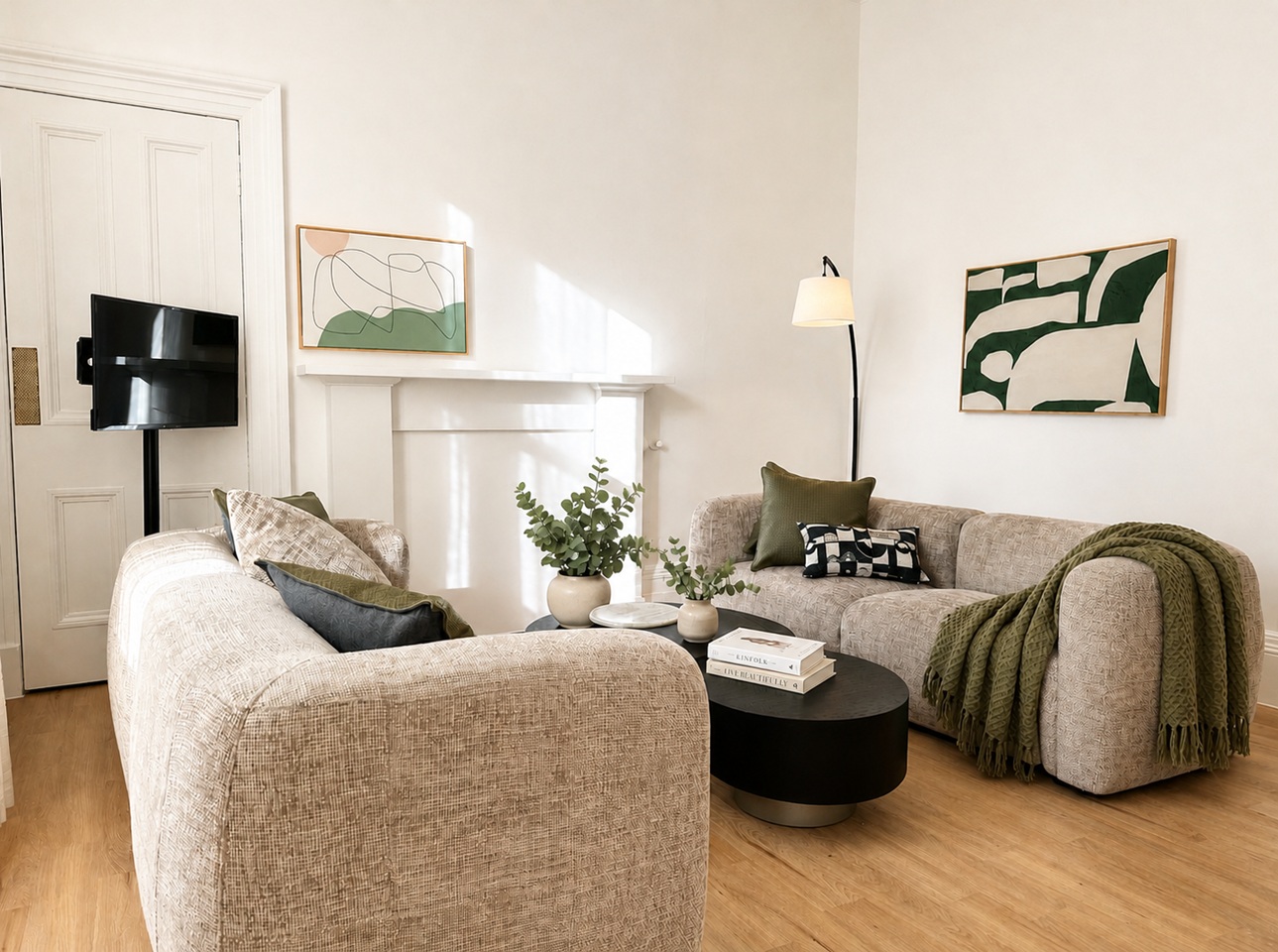 2 Bed Flat, George Iv Bridge, EH1 photo 2