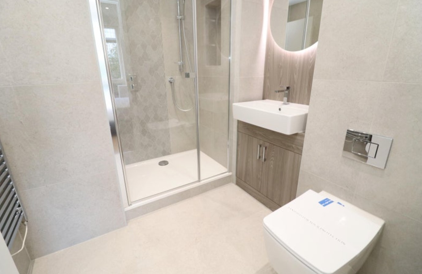 2 Bed Flat, Salisbury House, SW11 photo 2