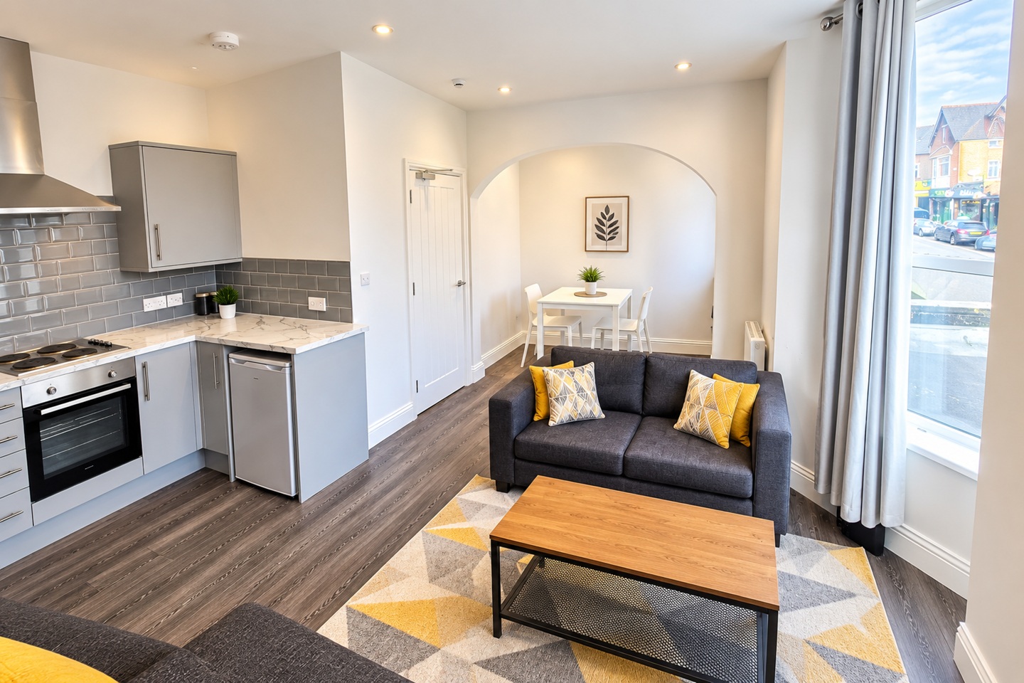 1 Bed Flat, City Road, CF24 photo 2